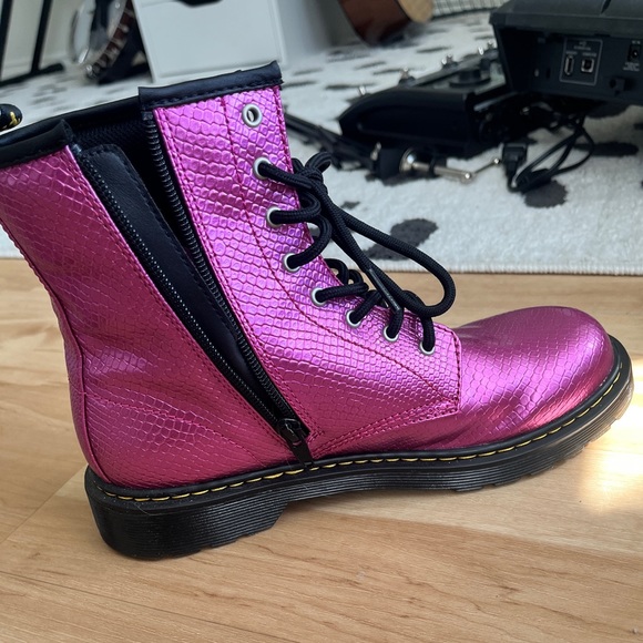 Dr. Martens Pink Purple Metallic Snake Skin Air Weir Combat Boots NWOT - Picture 6 of 9